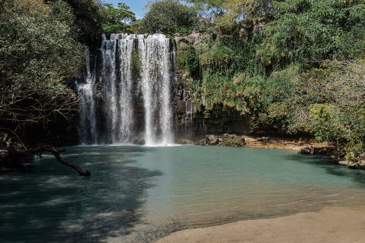 Rio Celeste Hiking, Sloth Sanctuary & Llanos de Cortes Waterfall Tour