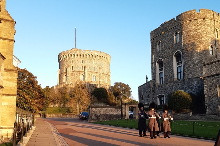 Private Walking Tour with Accredited Expert Guide Windsor Castle