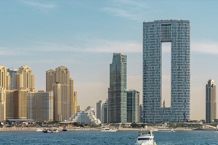 Dubai Marina: Luxury Sunset Yacht Tour with Snacks and Drinks