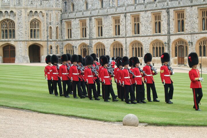 Private Walking Tour with Accredited Expert Guide Windsor Castle