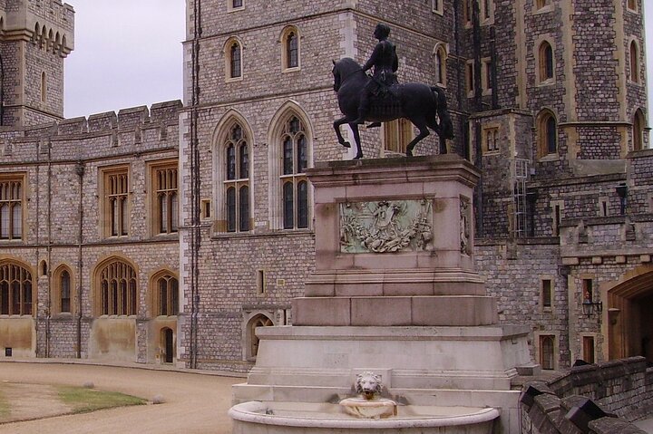 Private Walking Tour with Accredited Expert Guide Windsor Castle