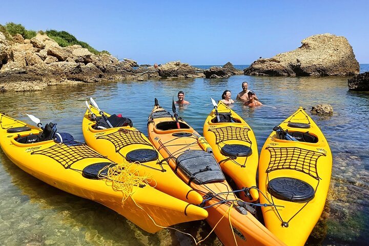 Cavalluccio kayak excursion in Fossacesia