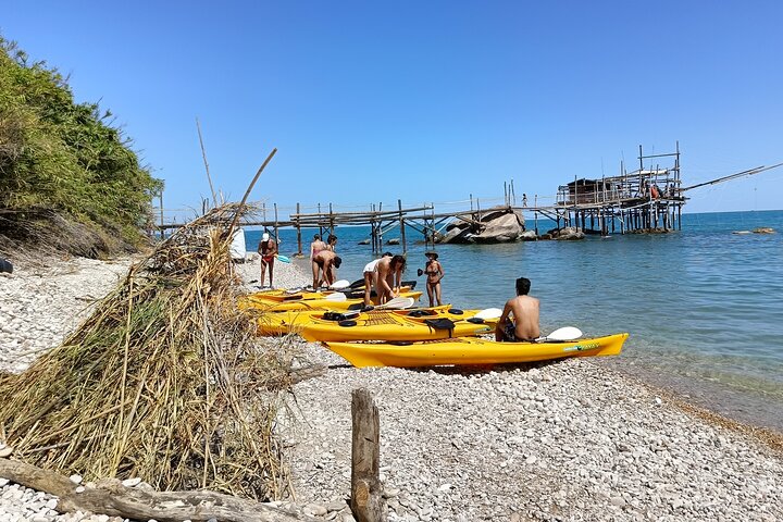 Cavalluccio kayak excursion in Fossacesia