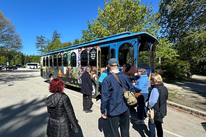 Vancouver Hop On Hop Off Trolley Tour w/ 20 Stops & Live Guide