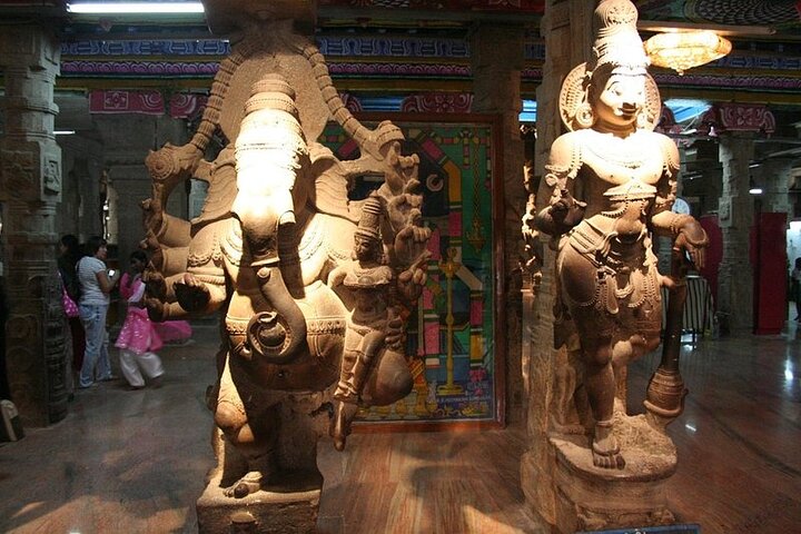 A Guided Cultural Immersion:Meenakshi Temple’s Night Ceremony