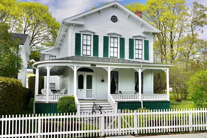 Scenic Mackinac Island: A Self-Guided Cycling Audio Tour