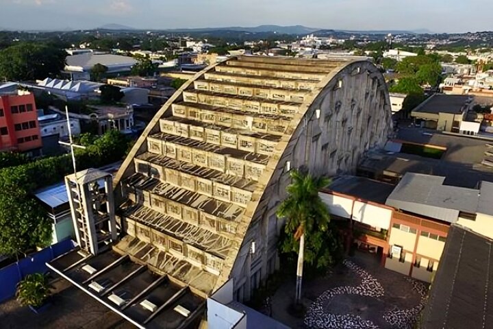 San Salvador Highlights Walking Tour with a Guide