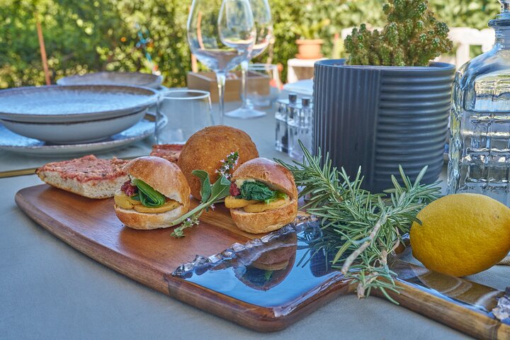 Cooking class in a villa with Palermo view