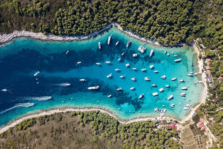 Exclusive Private Tour: Red Rocks & Pakleni Islands
