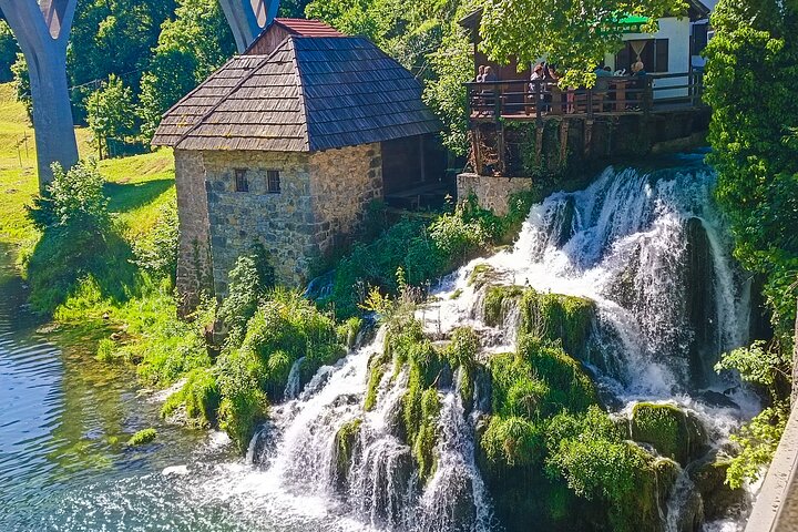 Zagreb: Plitvice with Ticket & Rastoke Guided Tour Boat Ride