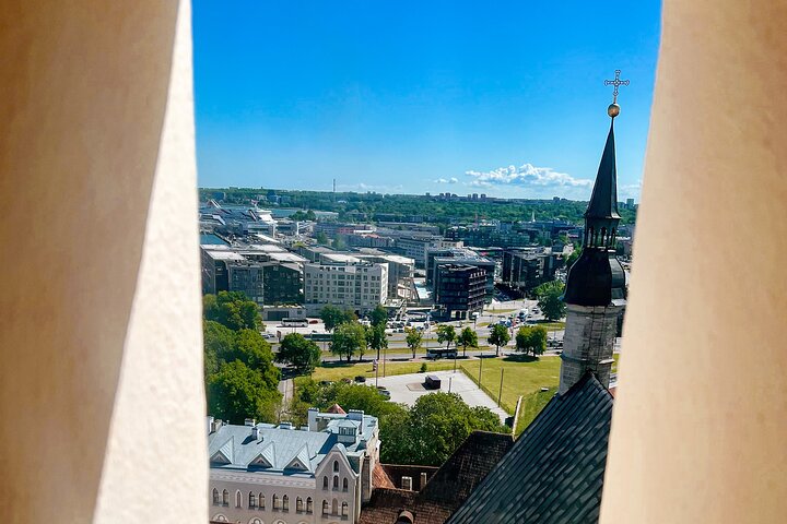 Helsinki to Tallinn Guided Tour -cruise ticket & pick up included