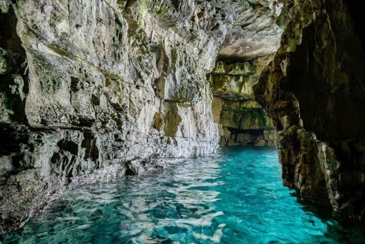 Private Seagull Rocks and Blue Cave Snorkeling in Pula