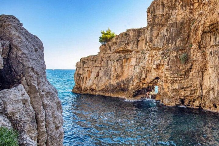 Private Seagull Rocks and Blue Cave Snorkeling in Pula
