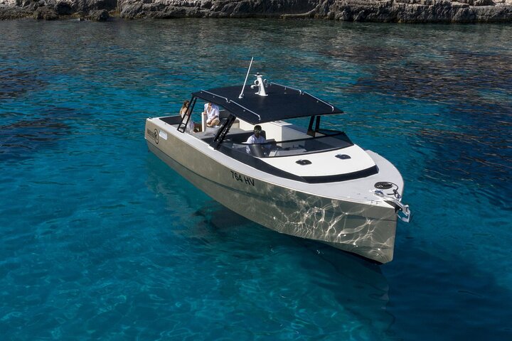 Blue cave group tour with swimming and snorkelling from Hvar