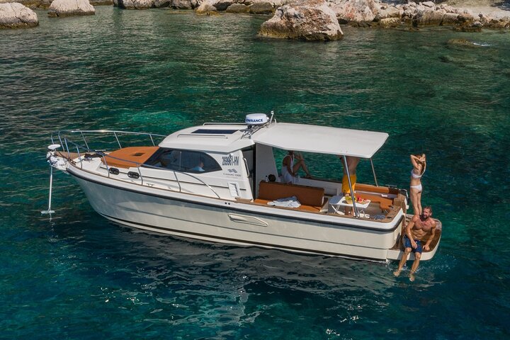 Blue cave group tour with swimming and snorkelling from Hvar