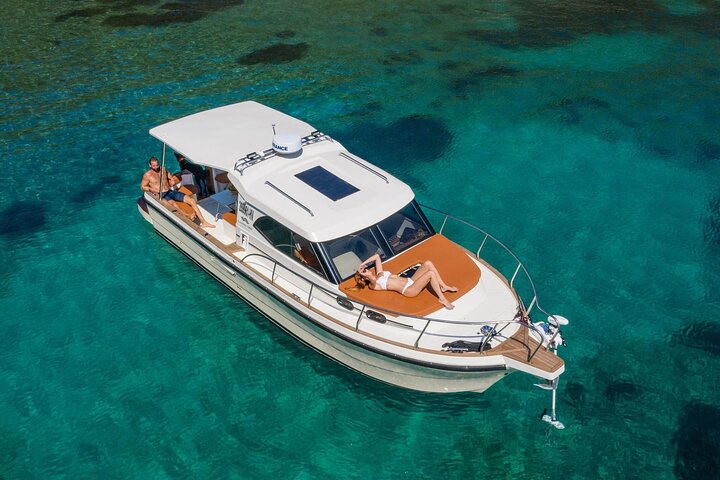 Blue cave group tour with swimming and snorkelling from Hvar