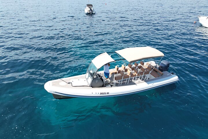 Blue cave group tour with swimming and snorkelling from Hvar