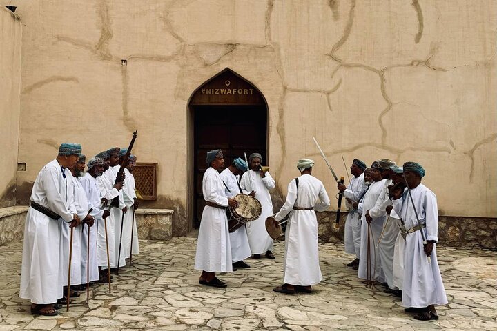 Nizwa and Oman's Grand Canyon: Full-Day Adventure