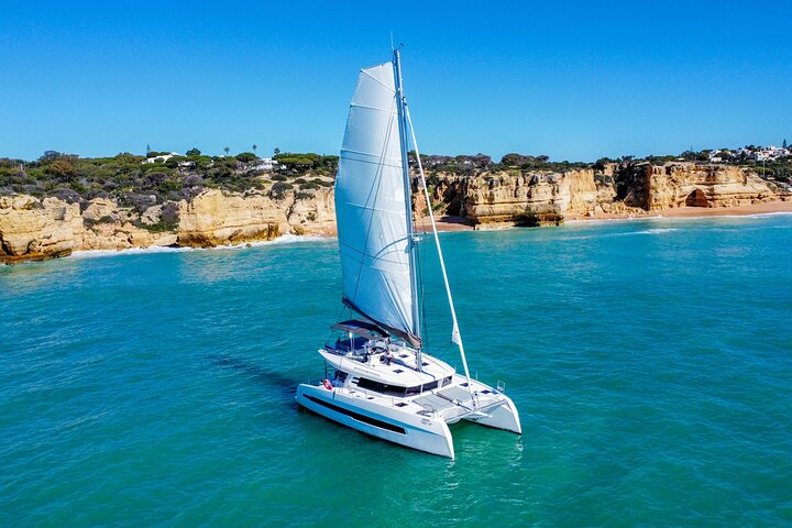 Vilamoura: 2h30 Sunset Sailing Experience - "Unwind"