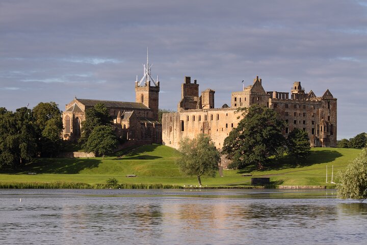 Edinburgh: The Outlander Privately Guided Tour in Luxury Minivan