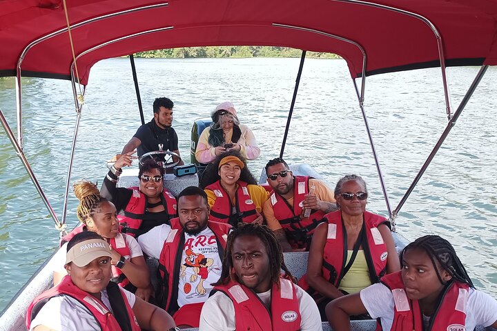 Gatun Lake: Monkeys & Exotic Wildlife by the Canal
