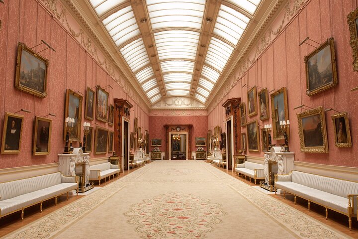 Buckingham Palace Entrance Ticket & British Royalty Guided Tour