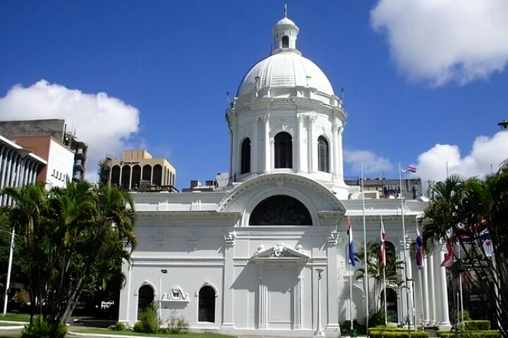 Asuncion Highlights Walking Tour with a Guide