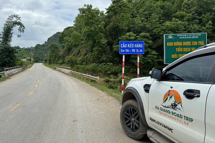 Ha Giang Loop 3D2N Private Car Tour (English speaking Driver)