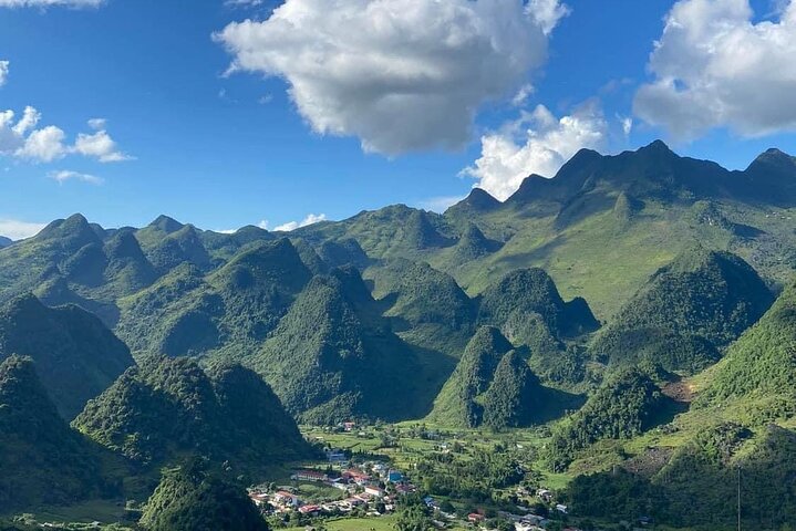 Ha Giang Loop 3D2N Private Car Tour (English speaking Driver)