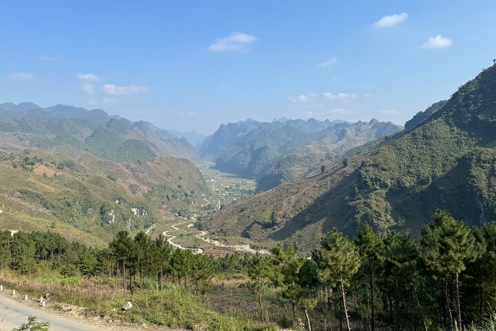 Ha Giang Loop 3D2N Private Car Tour (English speaking Driver)