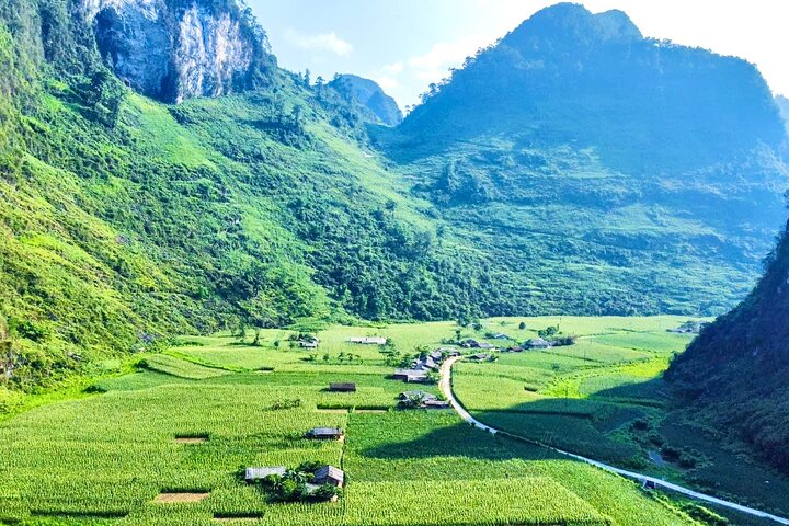 Ha Giang Loop 3D2N Private Car Tour (English speaking Driver)
