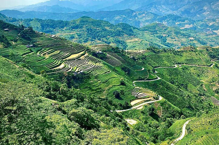 Ha Giang Loop 3D2N Private Car Tour (English speaking Driver)