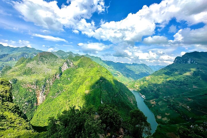Ha Giang Loop 3D2N Private Car Tour (English speaking Driver)