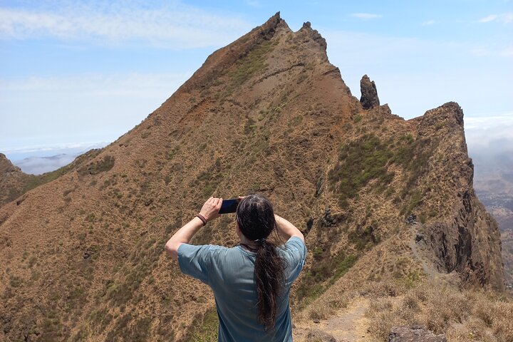 Hiking Pico de Antónia – Summit Adventure & Scenic Views