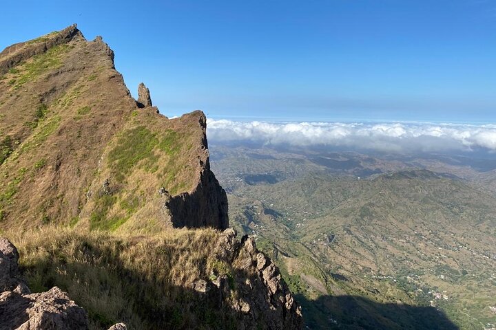 Hiking Pico de Antónia – Summit Adventure & Scenic Views