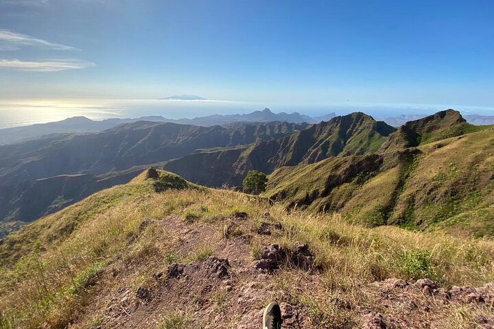 Hiking Pico de Antónia – Summit Adventure & Scenic Views