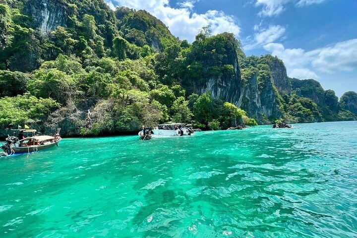 Phi Phi Khai Islands Excursion with Seaview & Lunch by speedboat