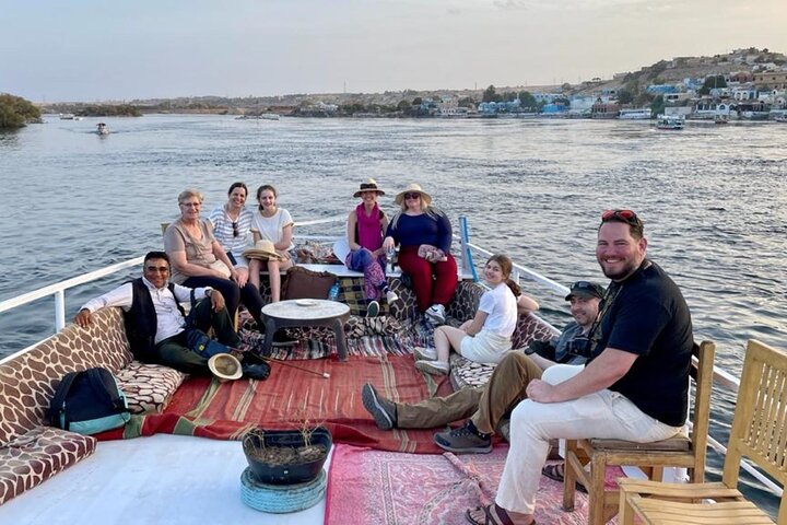 4-Day Nile Cruise sails Aswan to Luxor&Abu Simbel.Hot air Balloon
