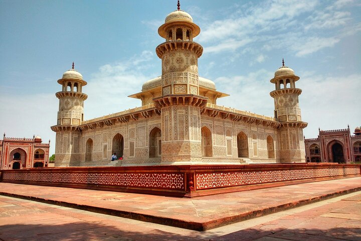4 Day Golden Triangle with Ranthambore Tiger Safari Tour from Delhi