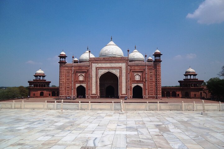 4 Day Golden Triangle with Ranthambore Tiger Safari Tour from Delhi