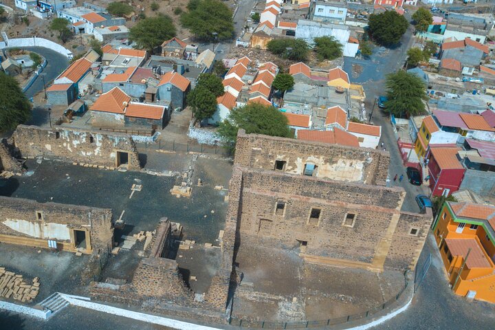 Beach & Old Town Tour – History, Culture & Iconic Sights