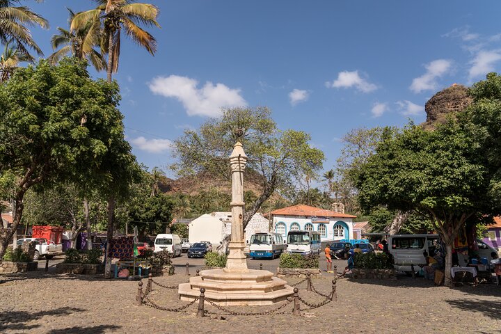 Beach & Old Town Tour – History, Culture & Iconic Sights