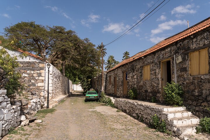 Beach & Old Town Tour – History, Culture & Iconic Sights