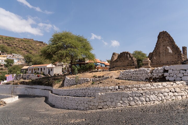 Beach & Old Town Tour – History, Culture & Iconic Sights