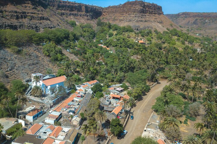 Beach & Old Town Tour – History, Culture & Iconic Sights