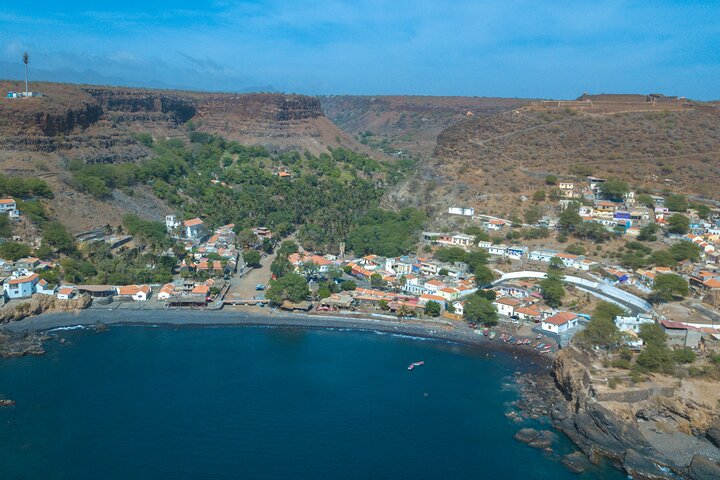 Beach & Old Town Tour – History, Culture & Iconic Sights