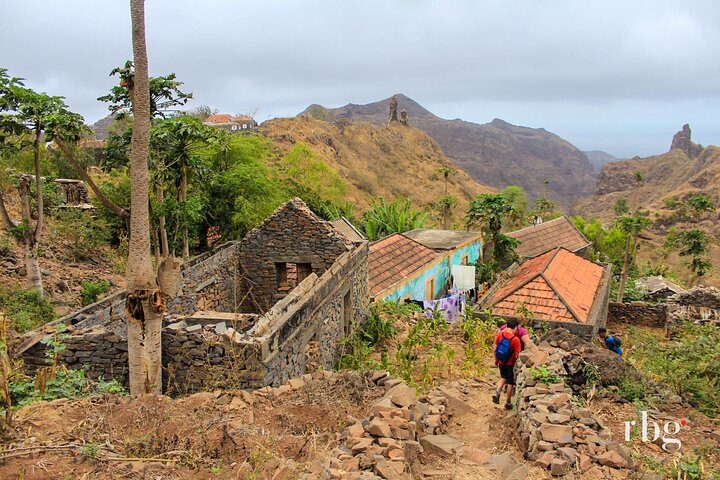 Hiking to Vale de Gongon – Sierra Malagueta Trail