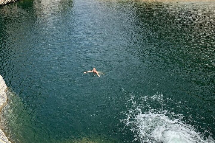 Full-Day Bimmah Sinkhole and Wadi Al Arbeieen Tour