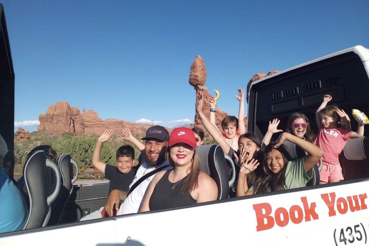 HIGHLY RATED Arches National Park Sightseeing Tour From Moab Utah