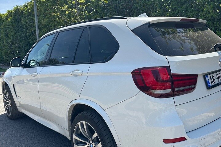 Private City Transfer from Albania to Tirana Airport and Hotel